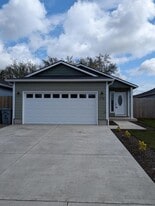 1735 SE Jefferson St in Albany, OR - Building Photo