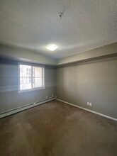 5804-5804 Mullen Pl NW in Edmonton, AB - Building Photo - Building Photo
