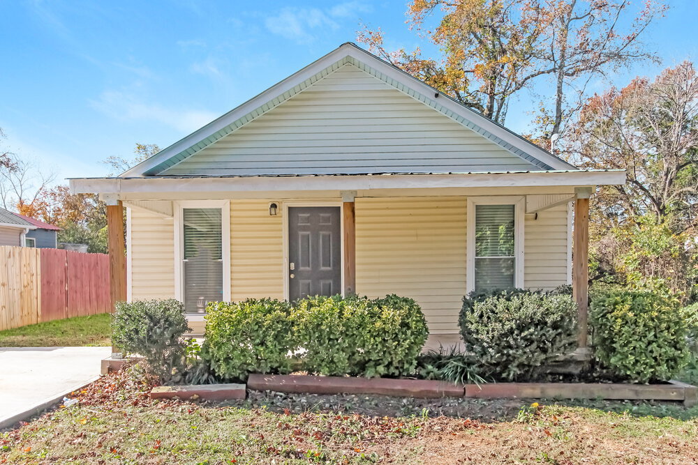 1820 Moore Ln in Gainesville, GA - Building Photo