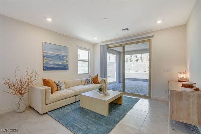 1561 Crowned Eagle St in Las Vegas, NV - Foto de edificio - Building Photo