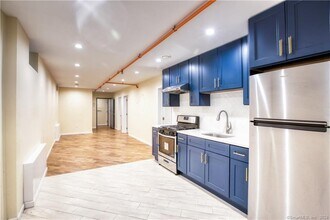 247 Willow St-Unit -bsmt in Waterbury, CT - Building Photo - Building Photo