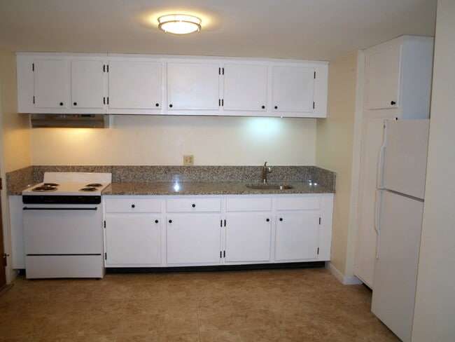 17 Sinai Cir, Unit C-12 in Chelmsford, MA - Building Photo - Building Photo