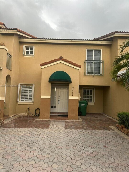 7111 SW 158th Ct in Miami, FL - Building Photo