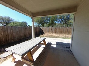 8015 Ashwood Pte in San Antonio, TX - Building Photo - Building Photo