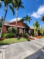 2845 Winkler Ave in Ft. Myers, FL - Building Photo
