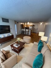Park Edgecliffe Apartment Community in Los Angeles, CA - Building Photo - Interior Photo