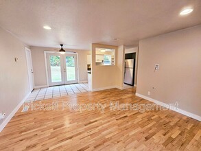 2567 Madrona Dr SE in Port Orchard, WA - Building Photo - Building Photo