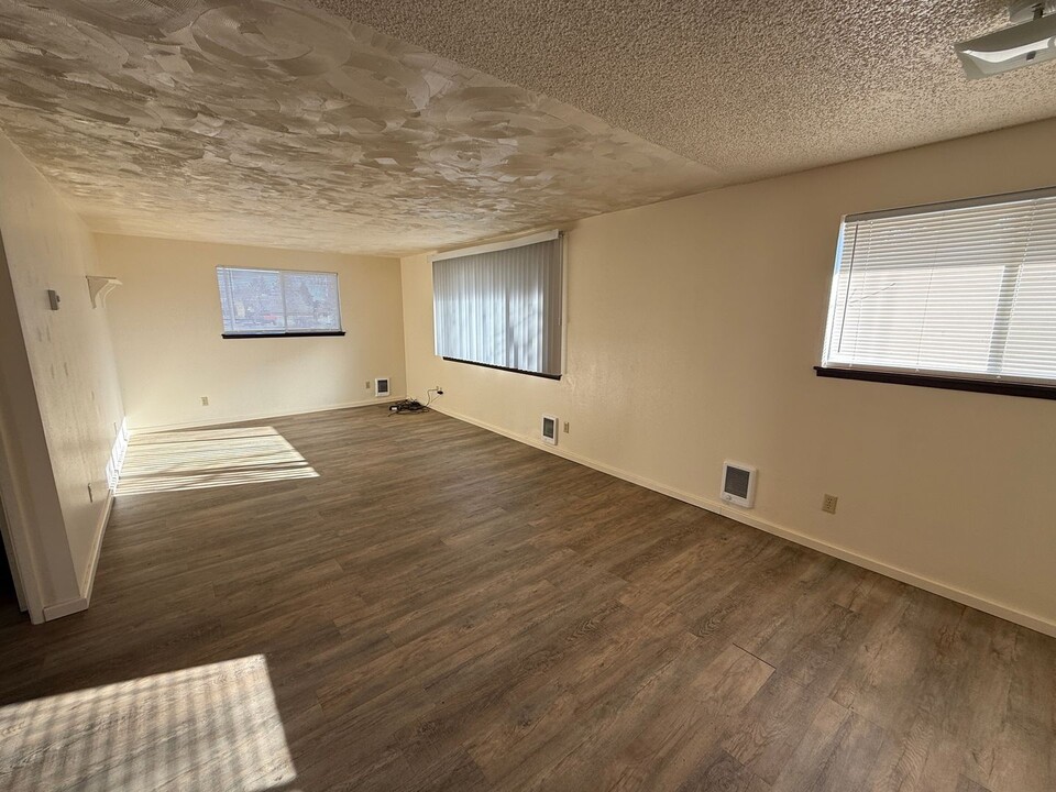 316-318 Union St in Cheney, WA - Foto de edificio
