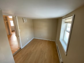 103 Kneale Ave S in Thief River Falls, MN - Building Photo - Building Photo