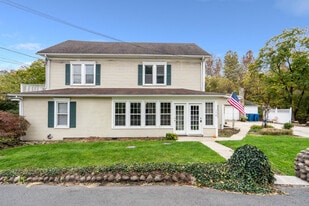 387 Pittstown Rd in Franklin Township, NJ - Building Photo