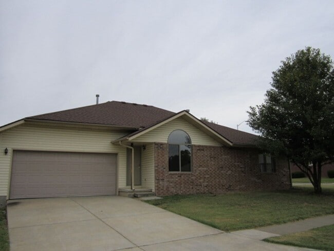 property at 3406 W Montclair Ct
