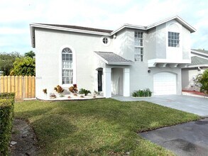 10025 NW 51st Terrace in Doral, FL - Building Photo - Building Photo