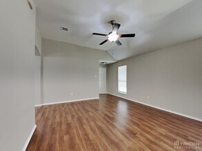 952 Oak Lynn Dr in Willis, TX - Building Photo - Building Photo