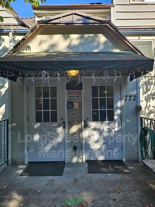772 SW Broadway Dr in Portland, OR - Building Photo