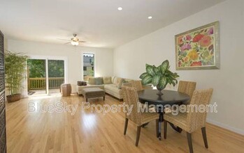 1013 Linden Ave in Charlottesville, VA - Foto de edificio - Building Photo