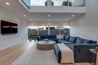 4626 Coles Manor Pl in Dallas, TX - Foto de edificio - Building Photo