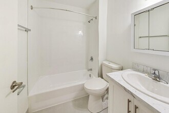 Cottingham Manor in Toronto, ON - Building Photo - Building Photo