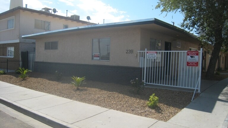 239 W Philadelphia Ave in Las Vegas, NV - Building Photo