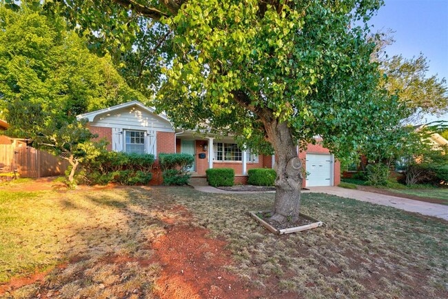 2433 Gladstone Terrace in The Village, OK - Building Photo - Building Photo