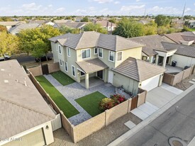 1672 S Penrose Dr in Gilbert, AZ - Foto de edificio - Building Photo