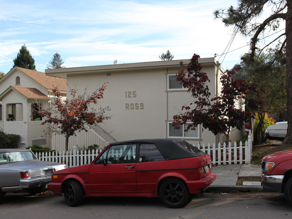 125 Ross St in San Rafael, CA - Foto de edificio