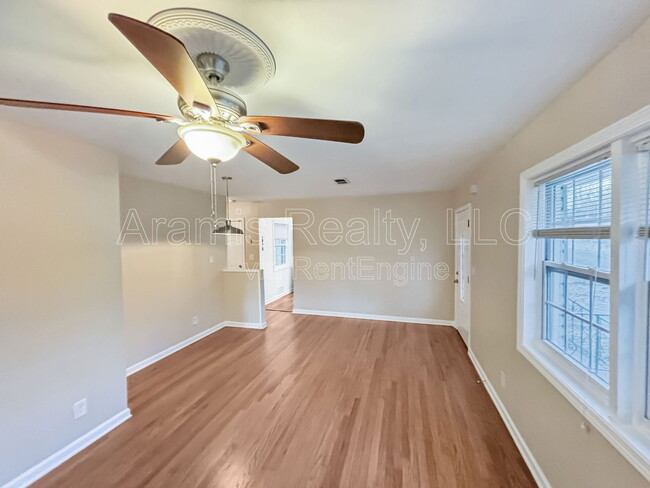3177 Cloverhurst Dr in East Point, GA - Building Photo - Building Photo