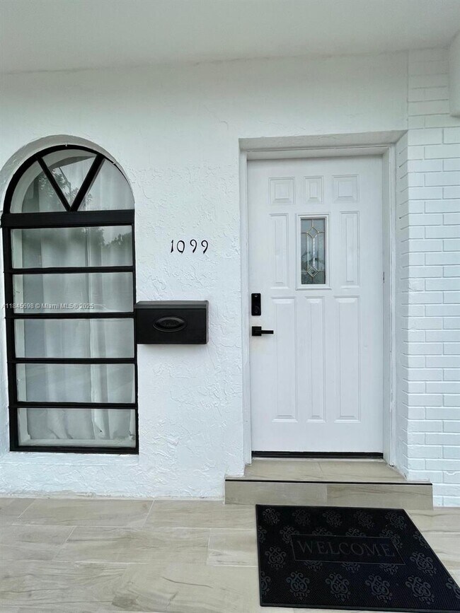 1099 E 1st Ave in Hialeah, FL - Building Photo - Building Photo