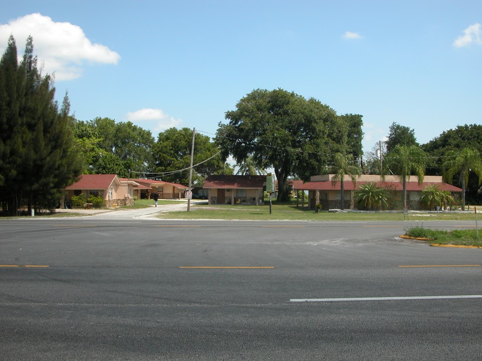 Lake Marianna Cottages in Winter Haven, FL - Foto de edificio