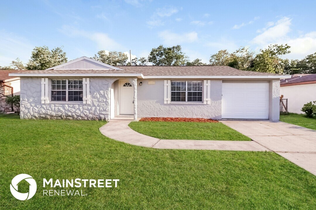 6230 Westport Dr in Port Richey, FL - Building Photo