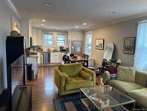 15 Juniper Rd in Port Washington, NY - Building Photo - Building Photo