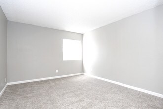 Lynwood Knolls in Vacaville, CA - Building Photo - Interior Photo