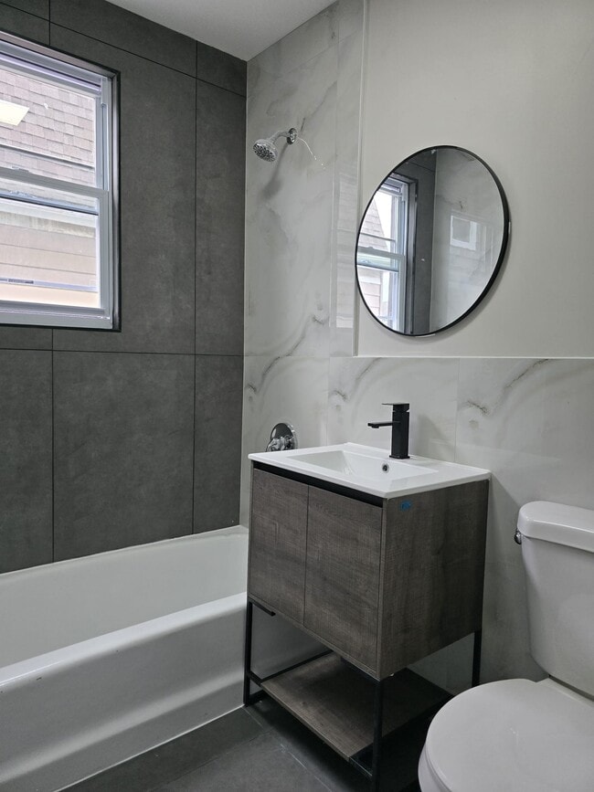 212 Custer Ave, Unit 2 in Newark, NJ - Building Photo - Building Photo