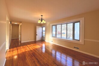 13 Carpathia St in Piscataway, NJ - Building Photo - Building Photo