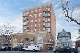 91-12 175th St in Jamaica, NY - Building Photo - Building Photo