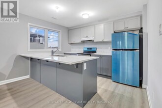 2003 Blossite Private in Ottawa, ON - Building Photo - Building Photo