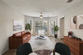 The Arbors of Las Colinas in Irving, TX - Building Photo - Building Photo