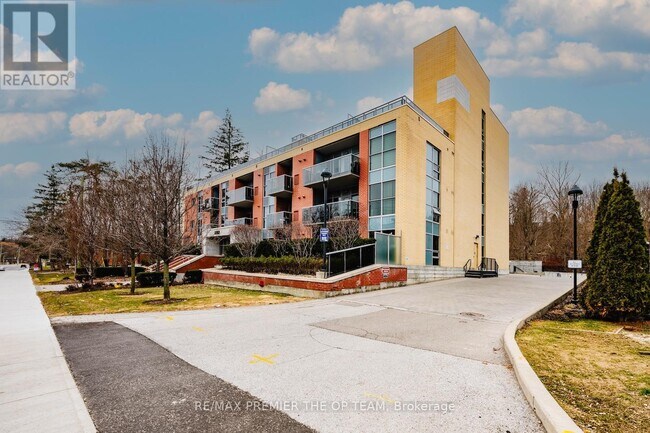 8302 Islington Ave. in Vaughan, ON - Building Photo - Building Photo