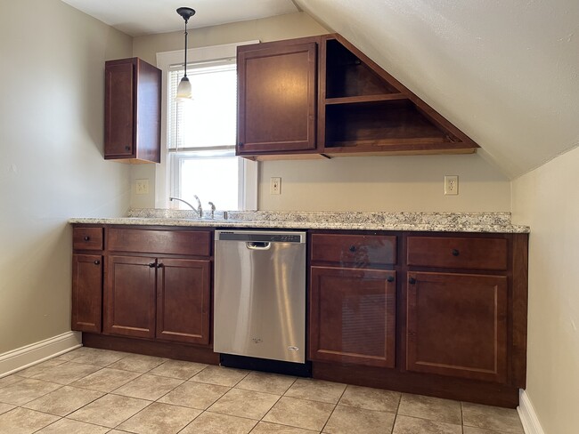 319 E Rosedale Ave, Unit UPPER in Milwaukee, WI - Building Photo - Building Photo