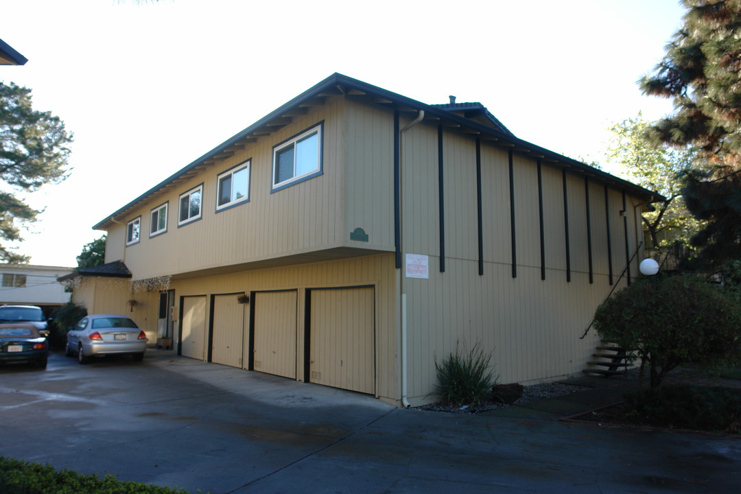 3801 Barker Dr in San Jose, CA - Building Photo