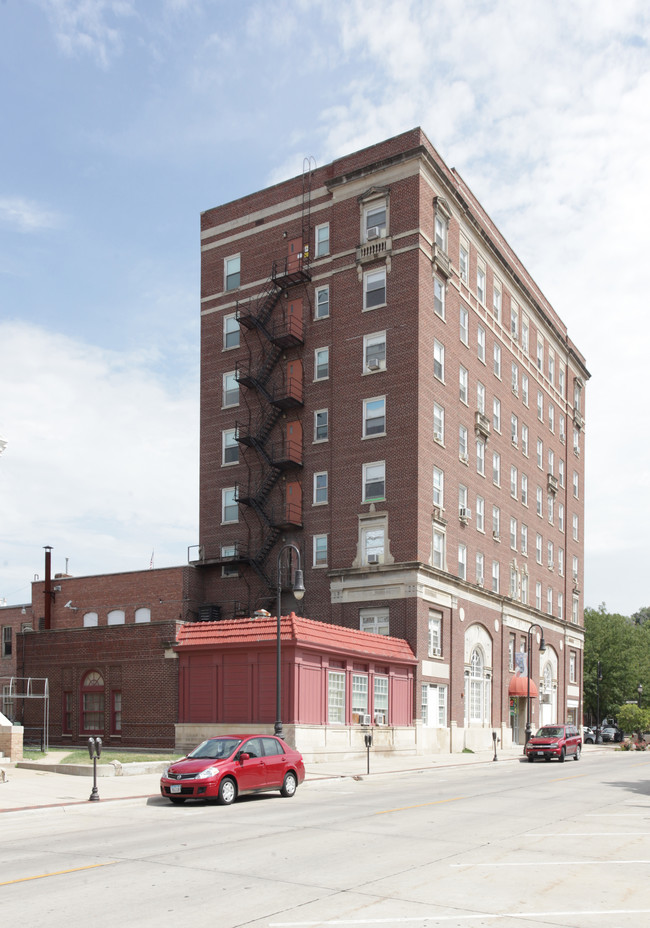 Bluff Towers Apartments in Council Bluffs, IA - Foto de edificio - Building Photo