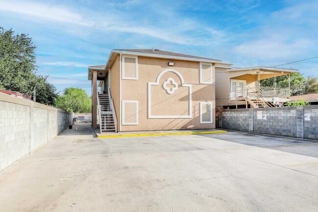 205 W San Carlos St, Unit 4 in Laredo, TX - Foto de edificio - Building Photo