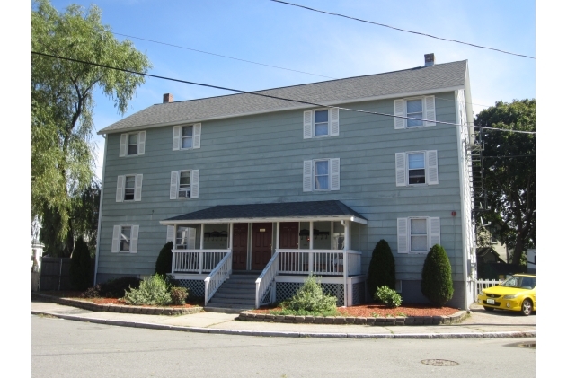 76-78 Washington St in East Providence, RI - Building Photo