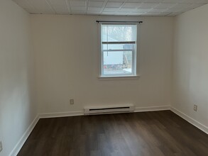 18 First St, Unit Apartment 4 in Berwick, ME - Building Photo - Building Photo