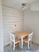 2216 Grand Ave, Unit Daylight basement apt. in Everett, WA - Foto de edificio - Building Photo