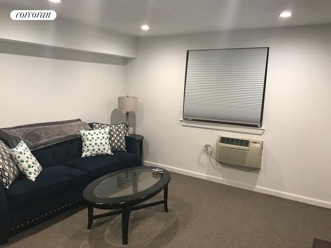 211 Thompson St in New York, NY - Building Photo - Building Photo