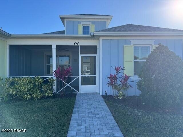 414 Parrot Ln in Daytona Beach, FL - Foto de edificio