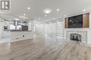 2 Tangmere Rd in Toronto, ON - Building Photo