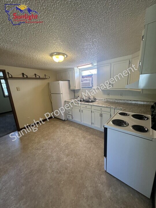 302 E 1st St in Laurel, MT - Building Photo