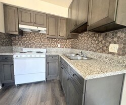 14555 Blythe St in Los Angeles, CA - Building Photo