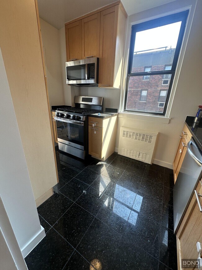 435 E 79th St in New York, NY - Building Photo - Building Photo